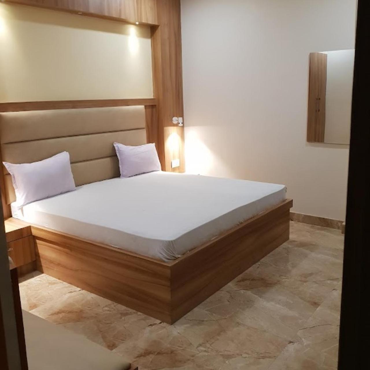 New Kumar Hotel & Banquet Lucknow Ngoại thất bức ảnh