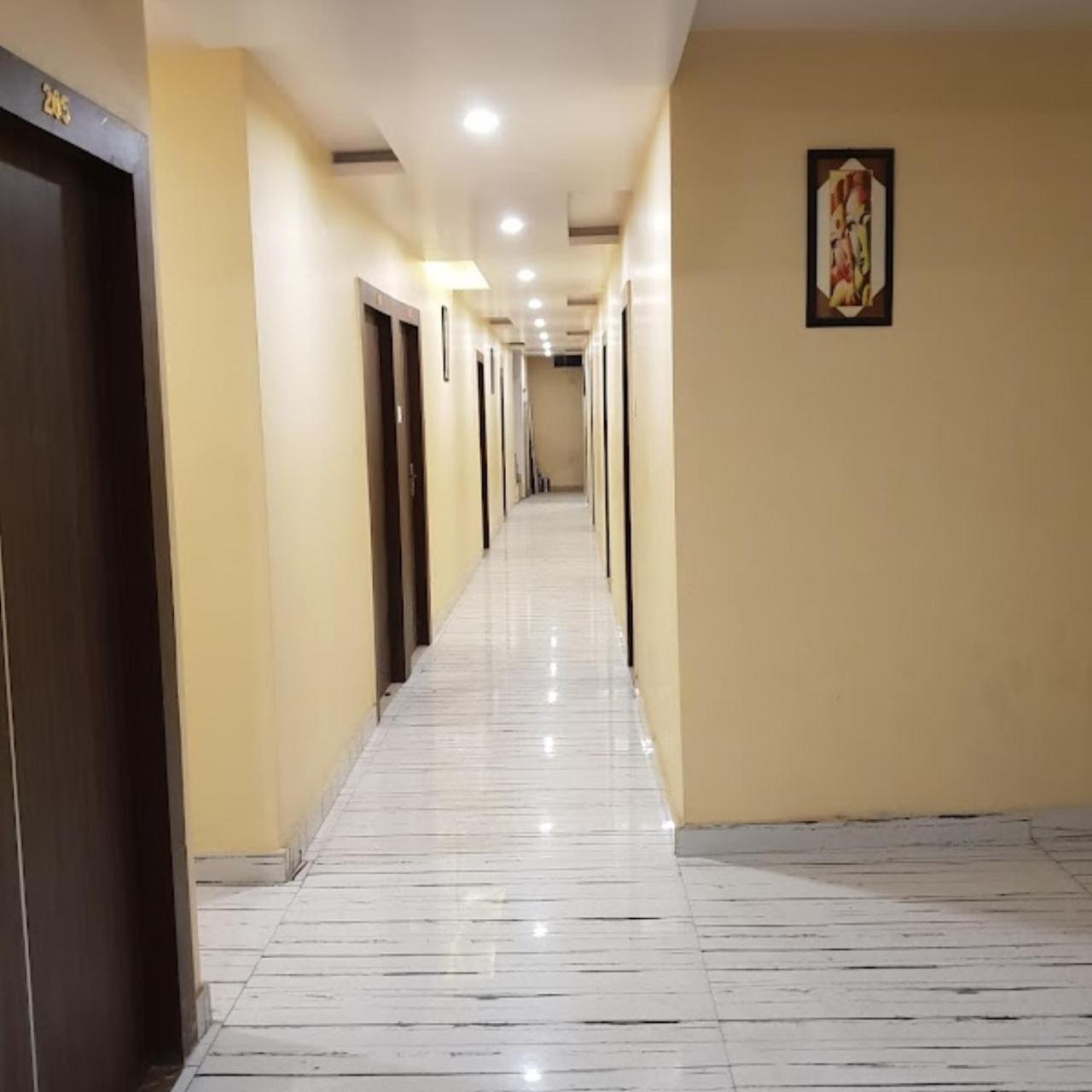 New Kumar Hotel & Banquet Lucknow Ngoại thất bức ảnh
