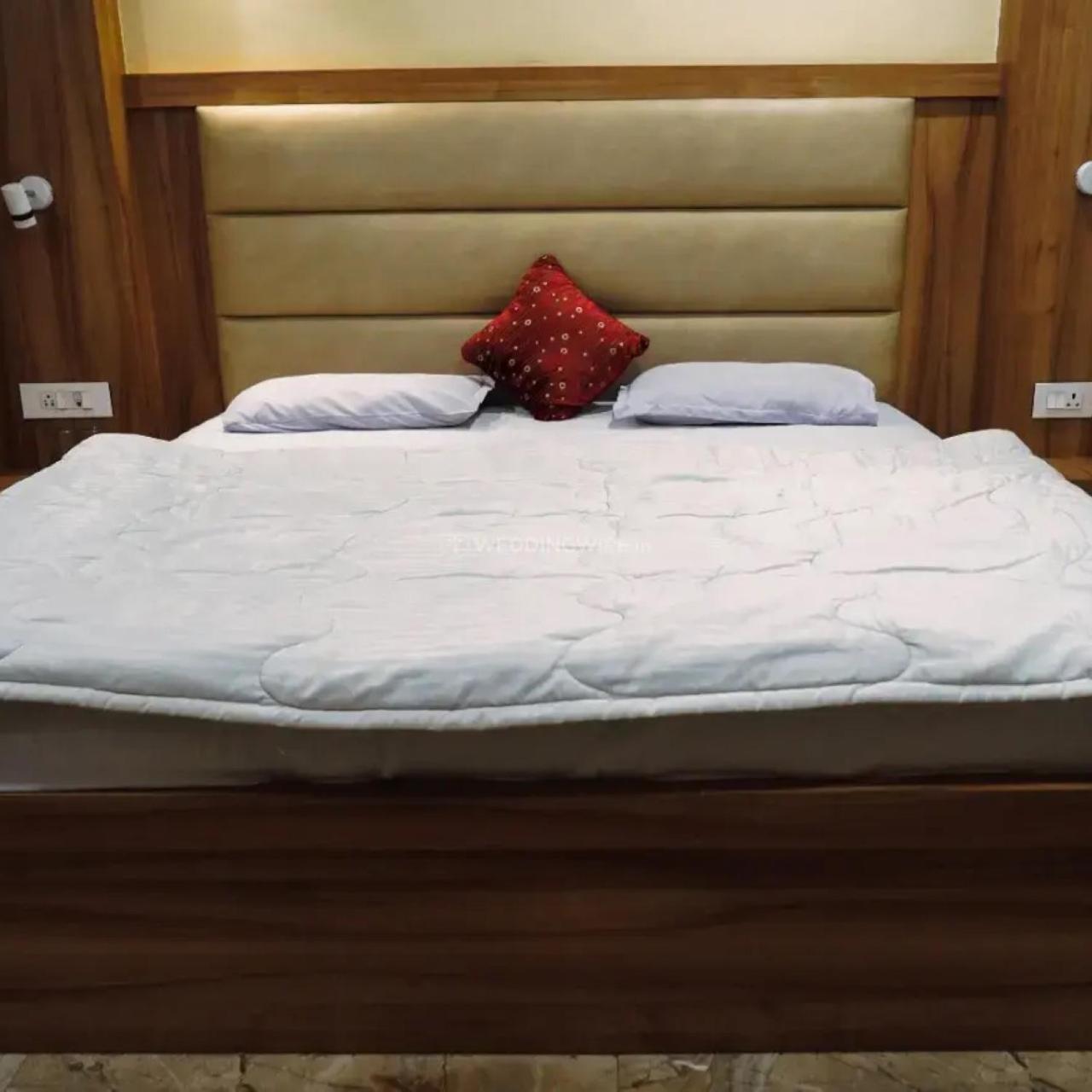 New Kumar Hotel & Banquet Lucknow Ngoại thất bức ảnh