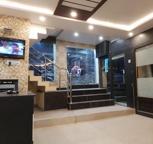 New Kumar Hotel & Banquet Lucknow Ngoại thất bức ảnh